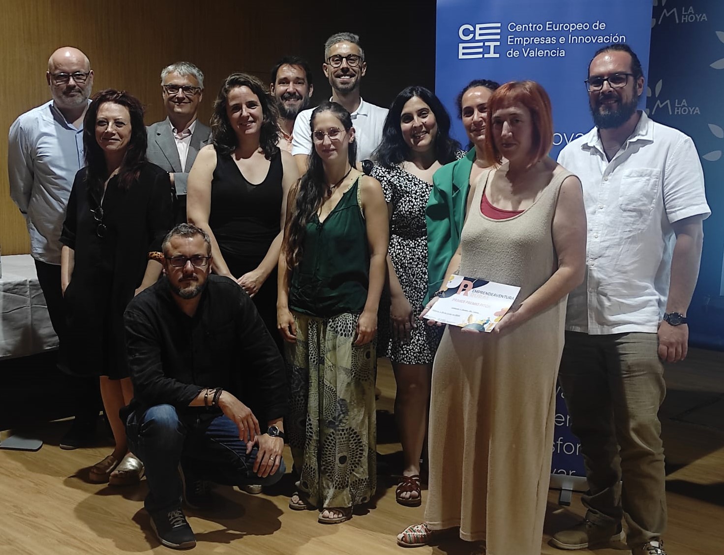 Participantes en el concurso de pitchs y jurado