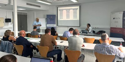 Sesión de formación del Club de Inversión Órbita