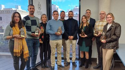 El Ayuntamiento de Elche entrega los Premios Iniciativa Emprendedora del mes de 2024 del último semestre del año