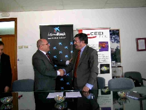 MicroBank02, Foto firma de Convenio CEEI Elche