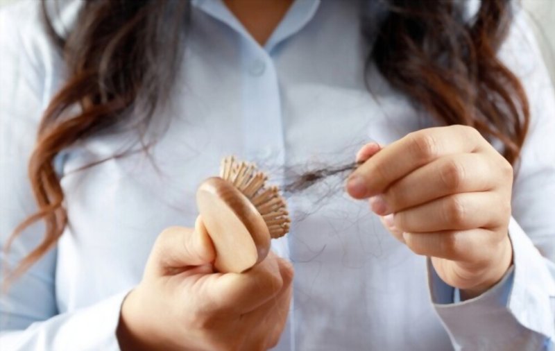 Estrés Laboral y Caída del Cabello: Una Relación Inesperada